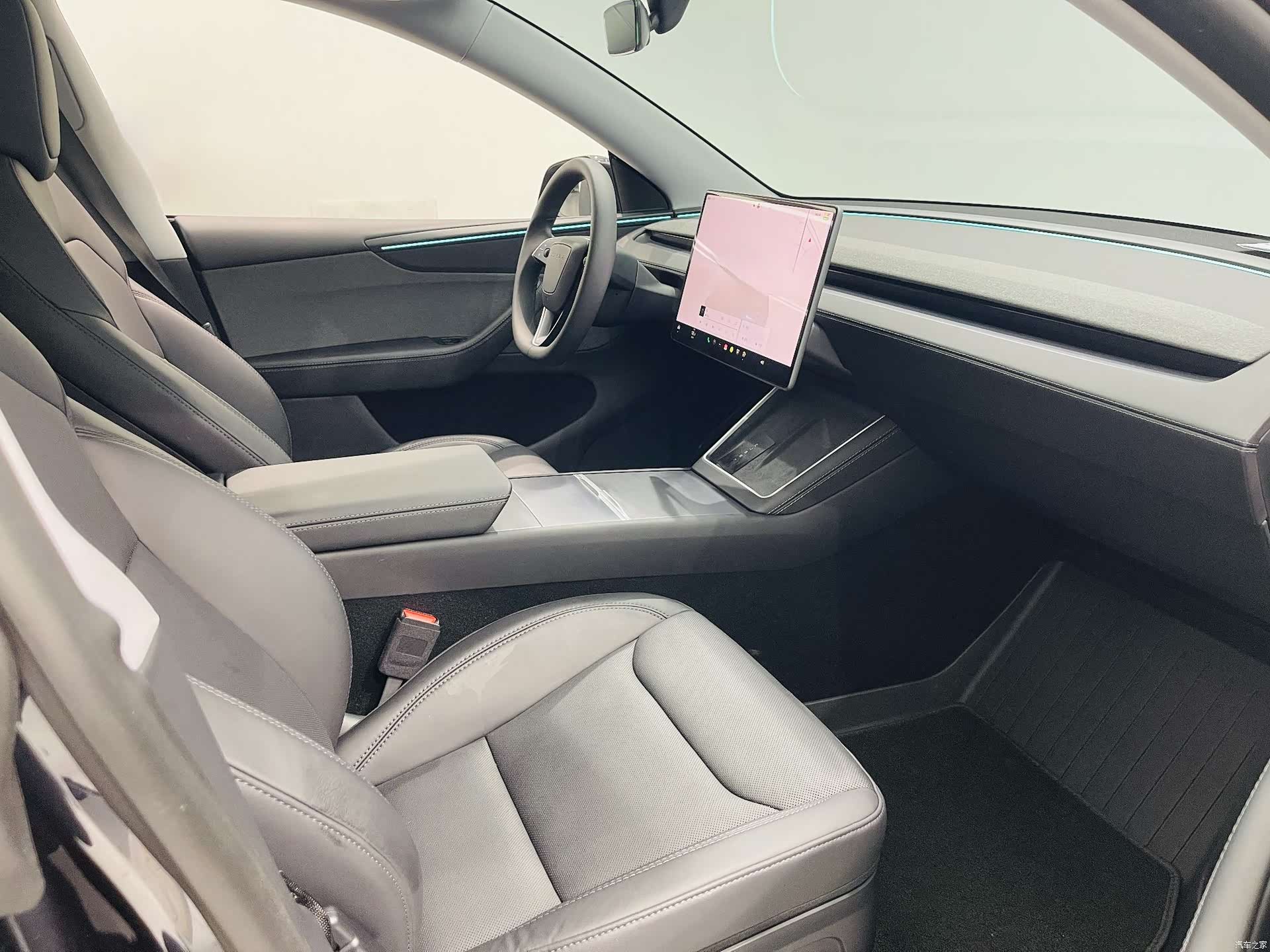Tesla Model Y, 2026 12