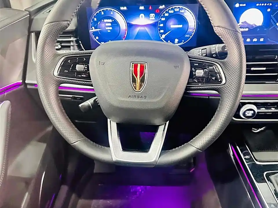 Hongqi HS5