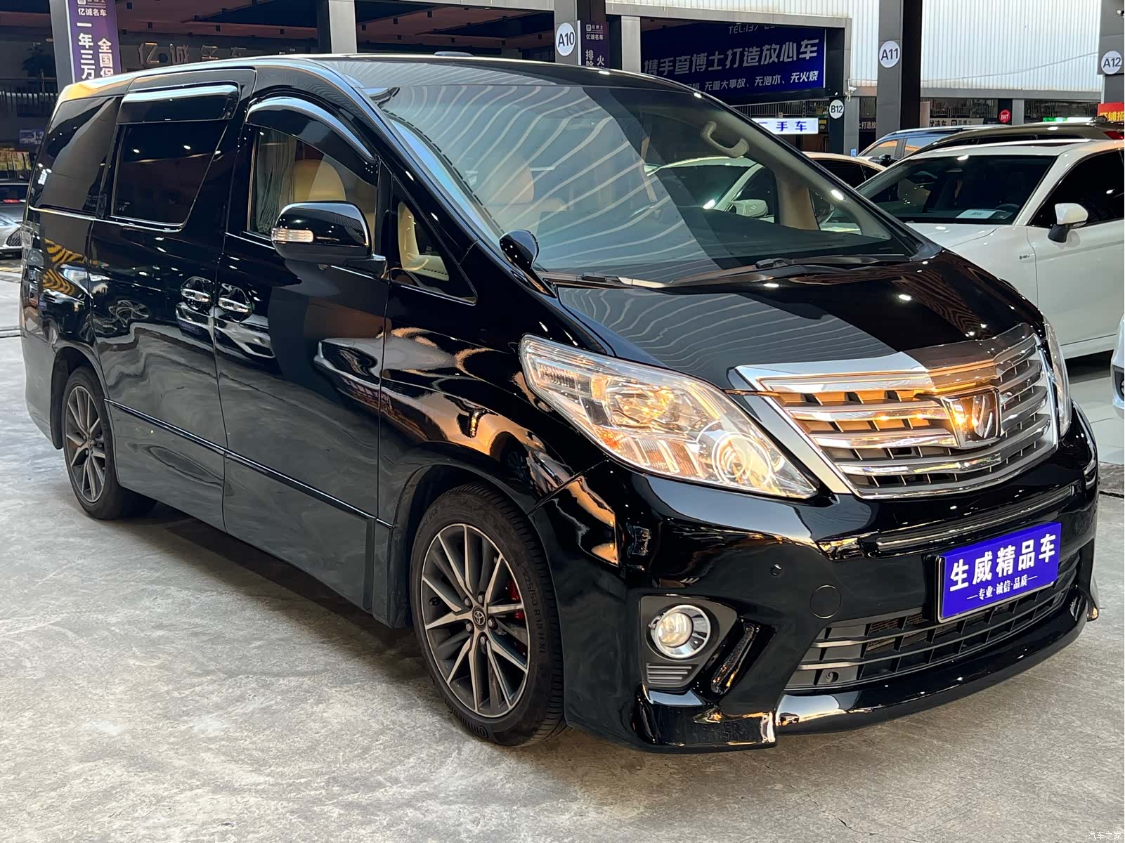 Toyota Alphard, 2012 3