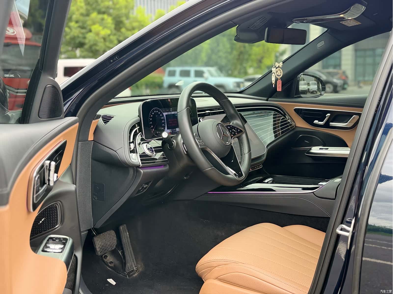 Mercedes-Benz E-Class, 2024 8