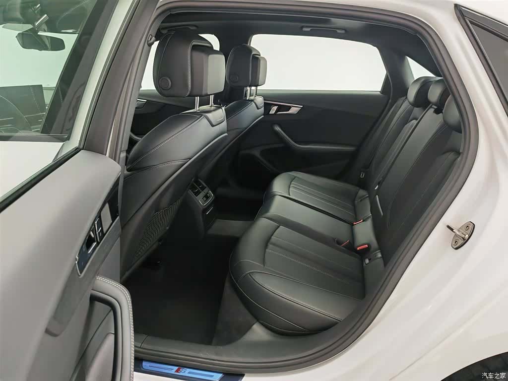 Audi A4L, 2025 15