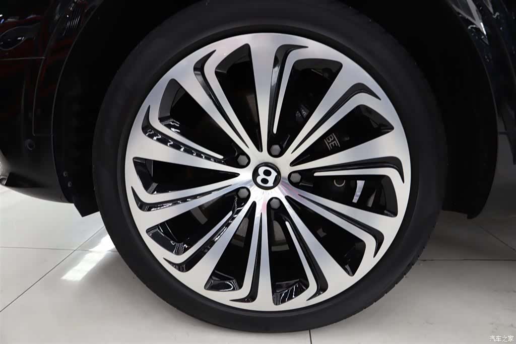 Bentley Bentayga, 2022 30