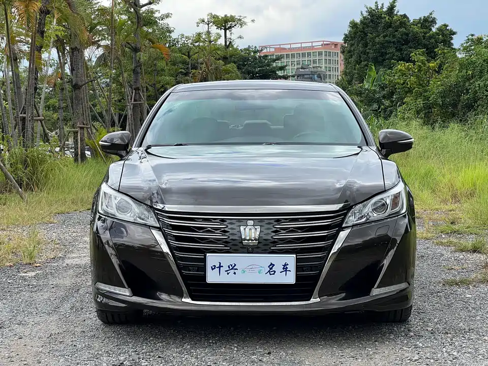 Toyota crown
