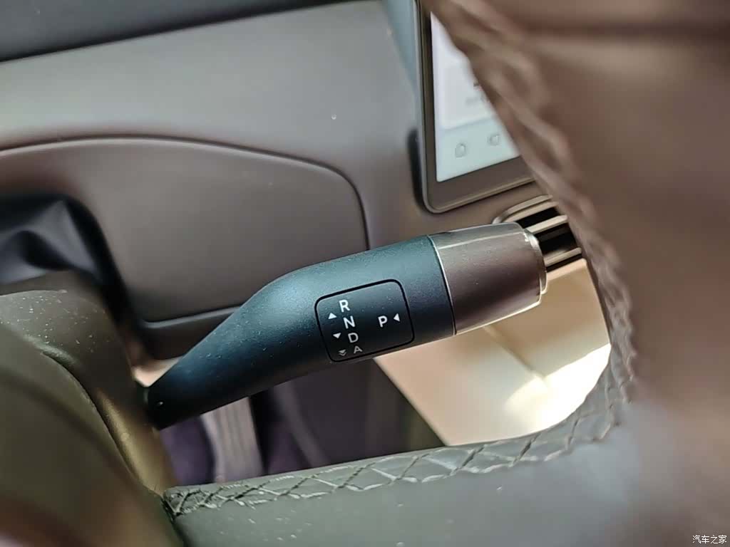 Li Auto MEGA, 2024 14