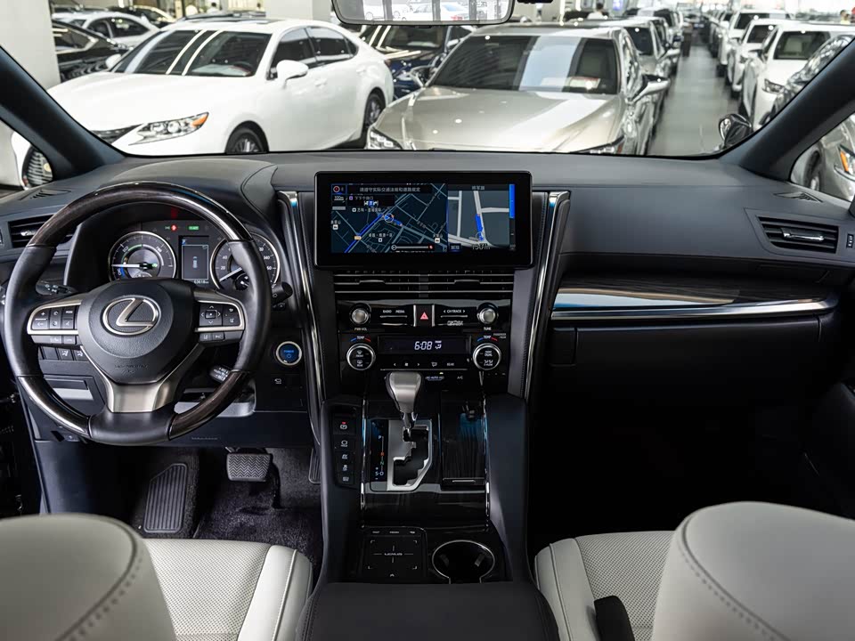 Lexus LM