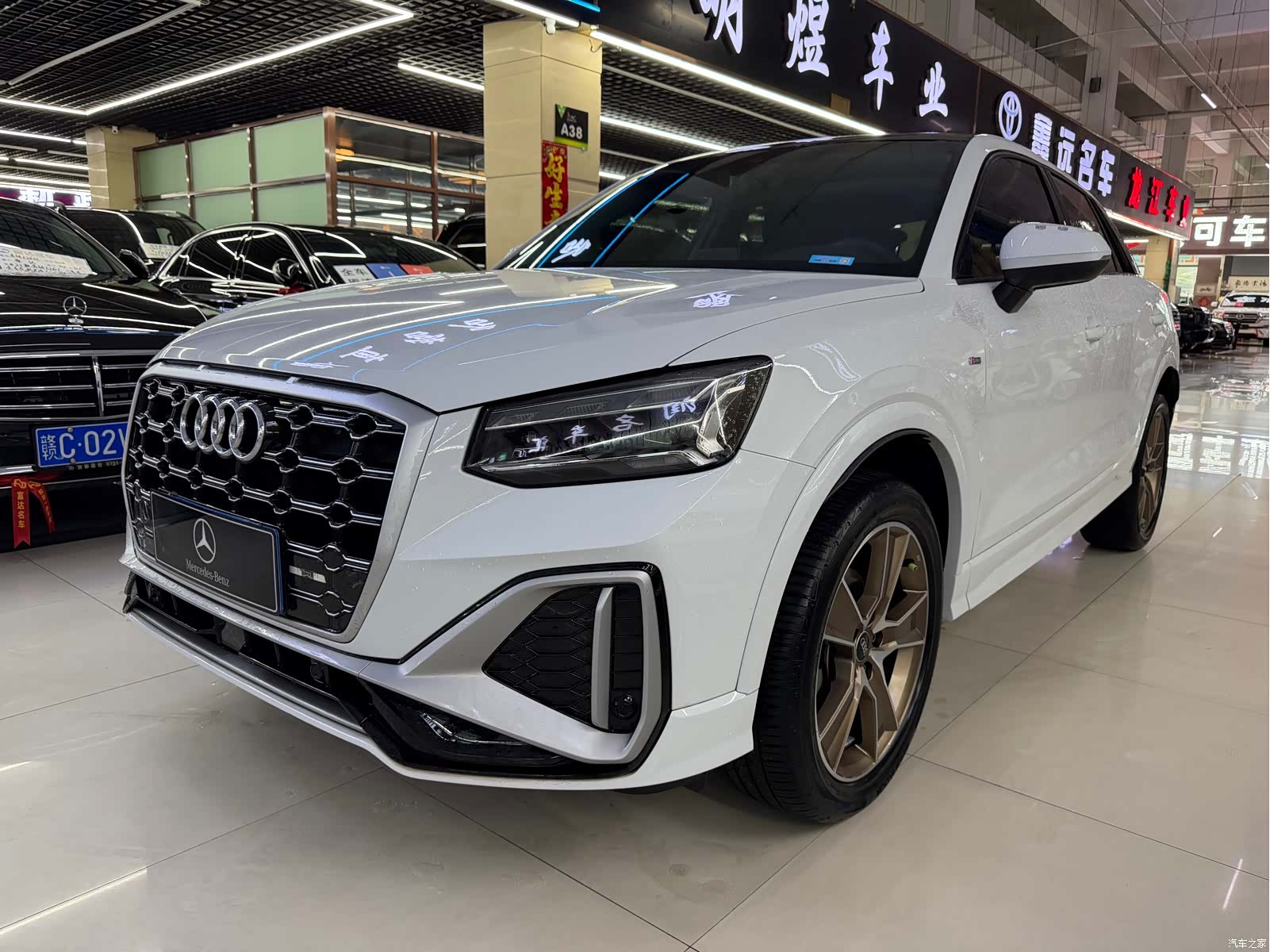 Audi Q2L, 2023 1