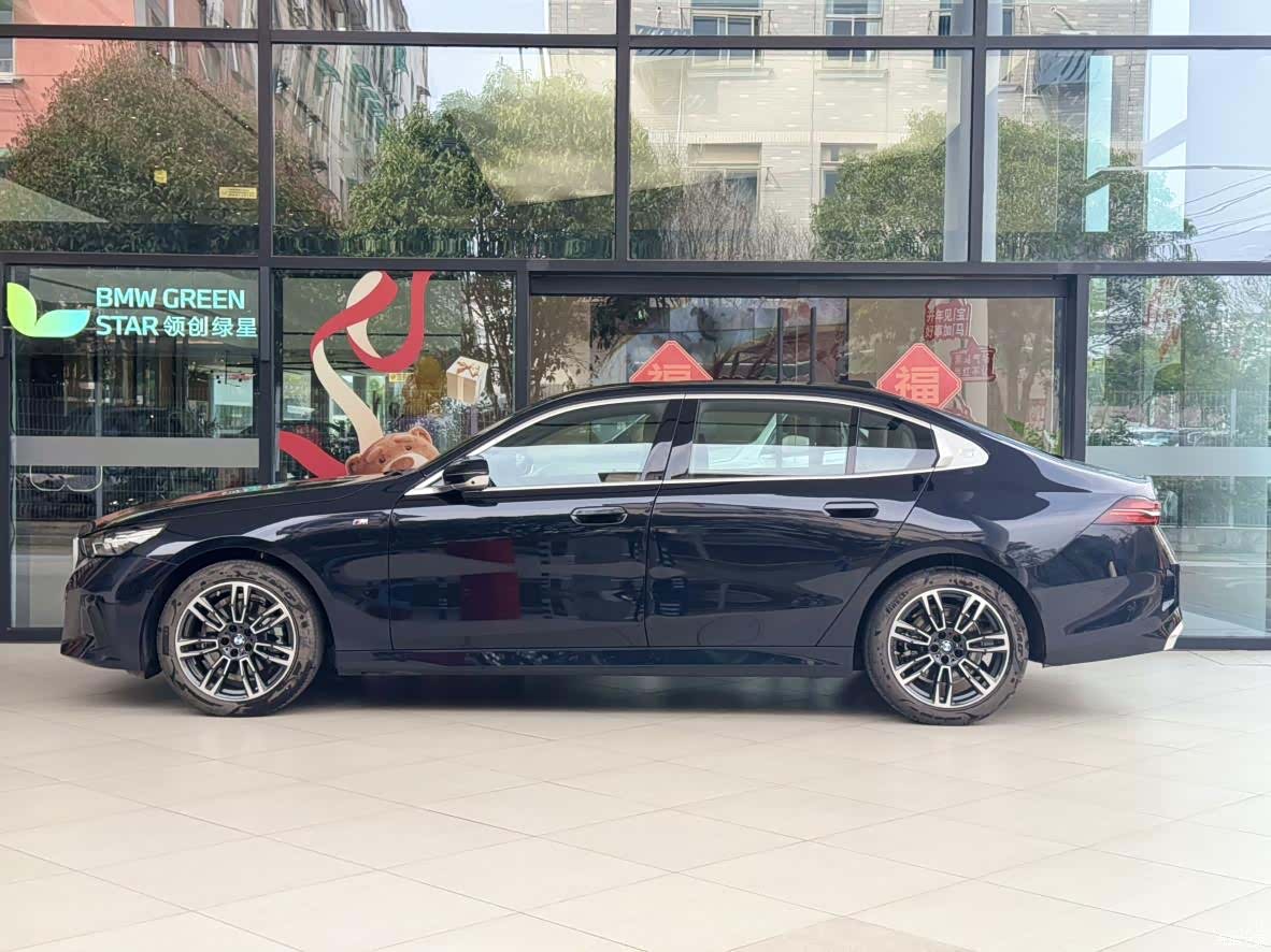 BMW 5 Series, 2026 3