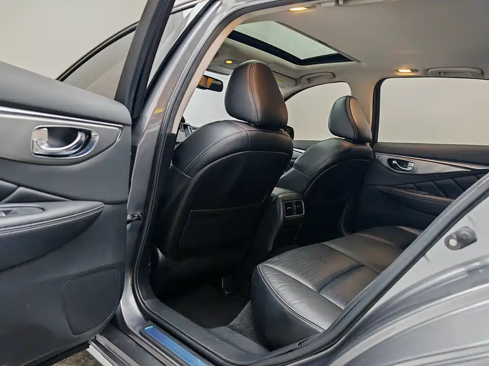 Infiniti Q50L