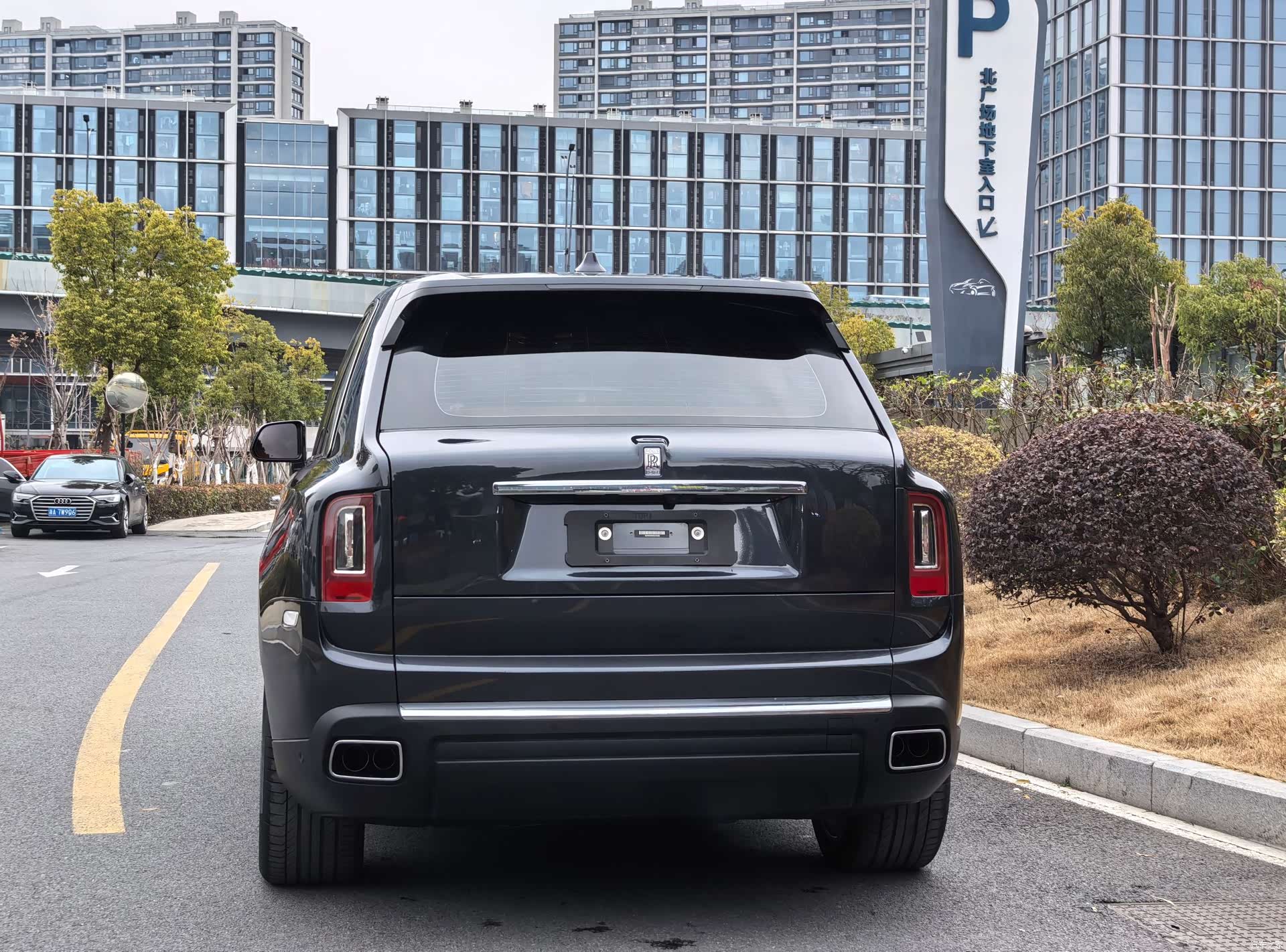Rolls-Royce Cullinan, 2023 все фото