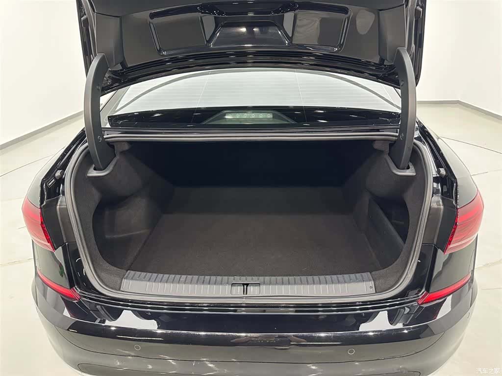Volkswagen Passat, 2023 25