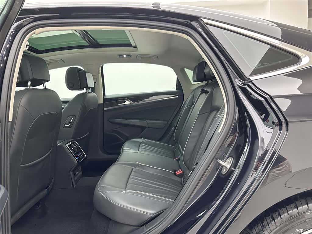 Volkswagen Passat, 2023 20