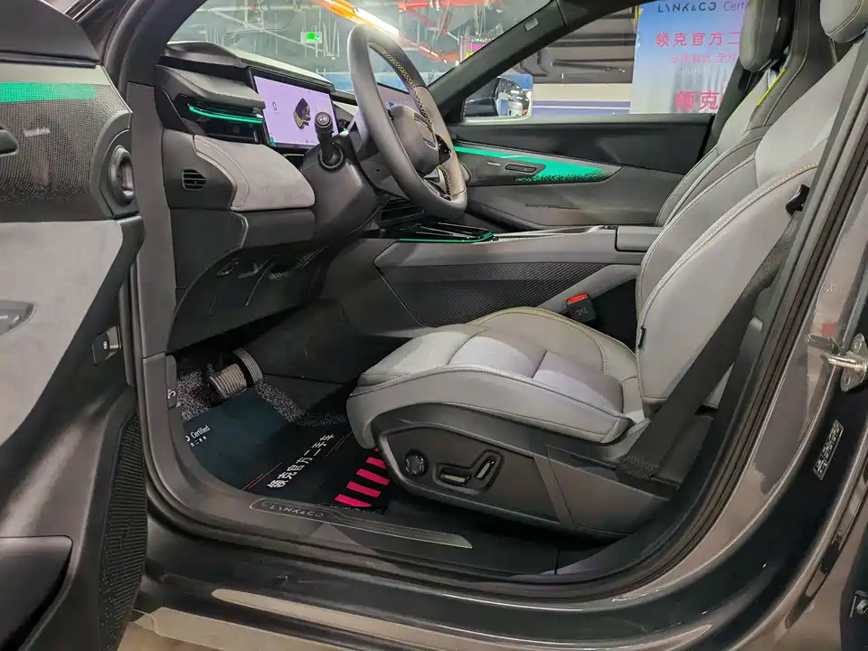 Lynk & Co 08 EM-P