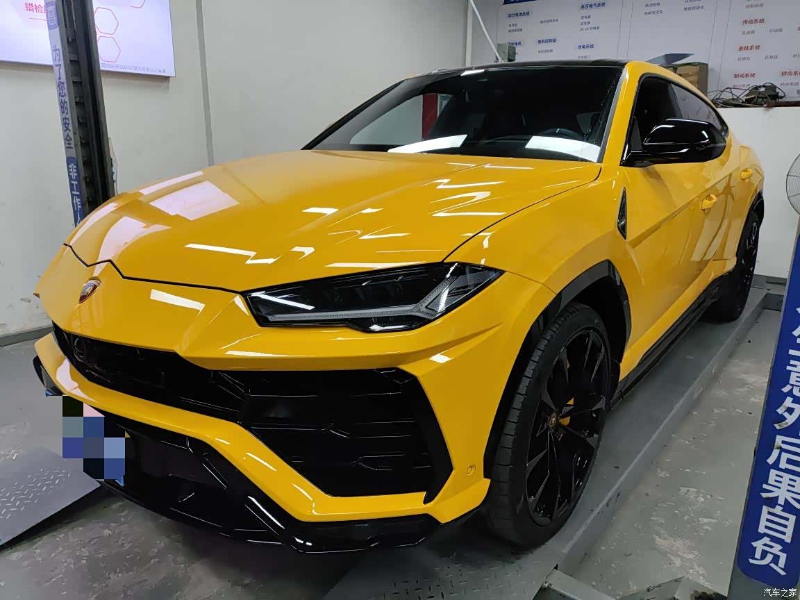 Lamborghini Urus, 2022 1