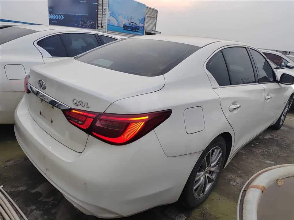 Infiniti Q50L
