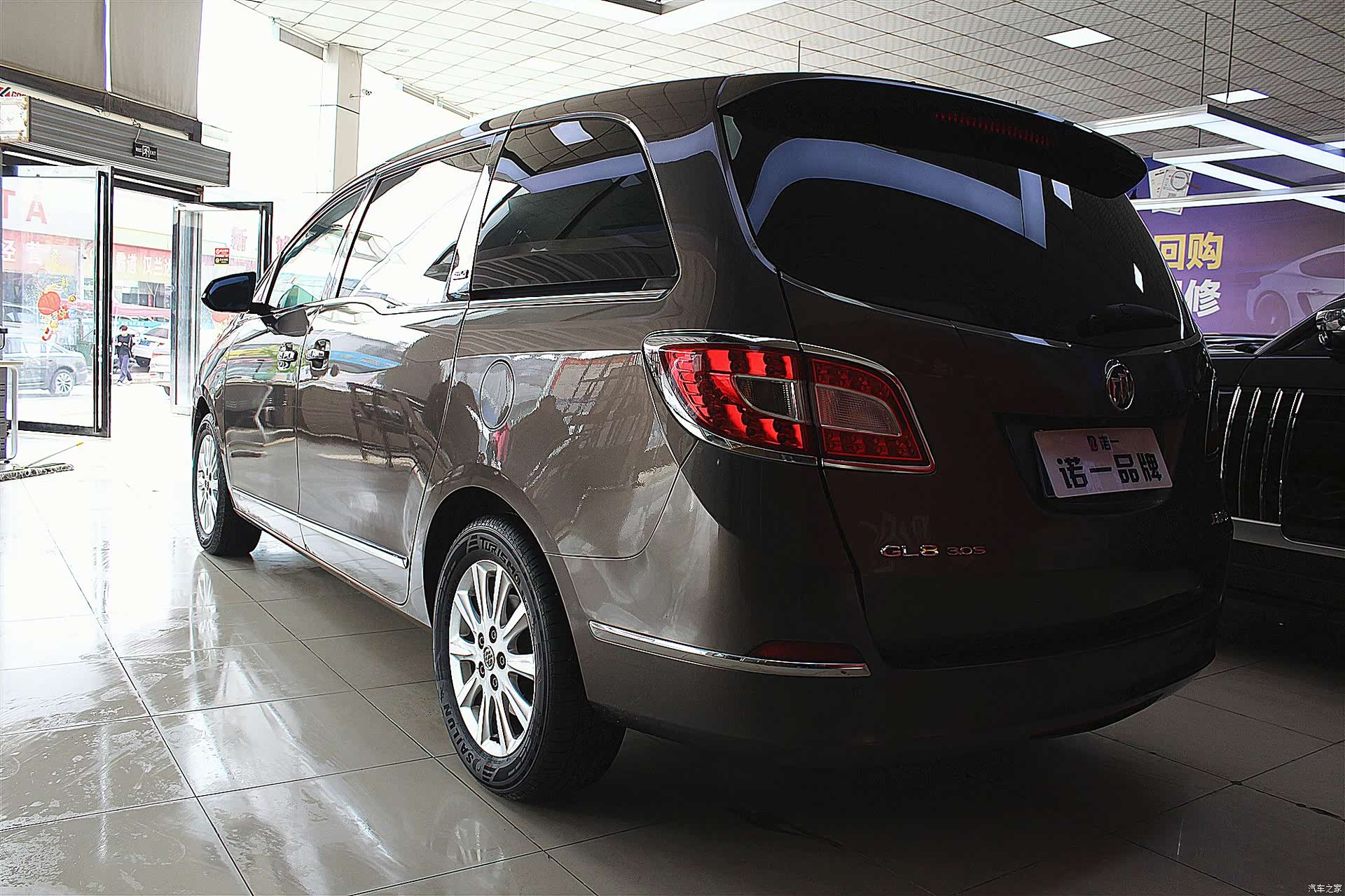 Buick GL8, 2013 19