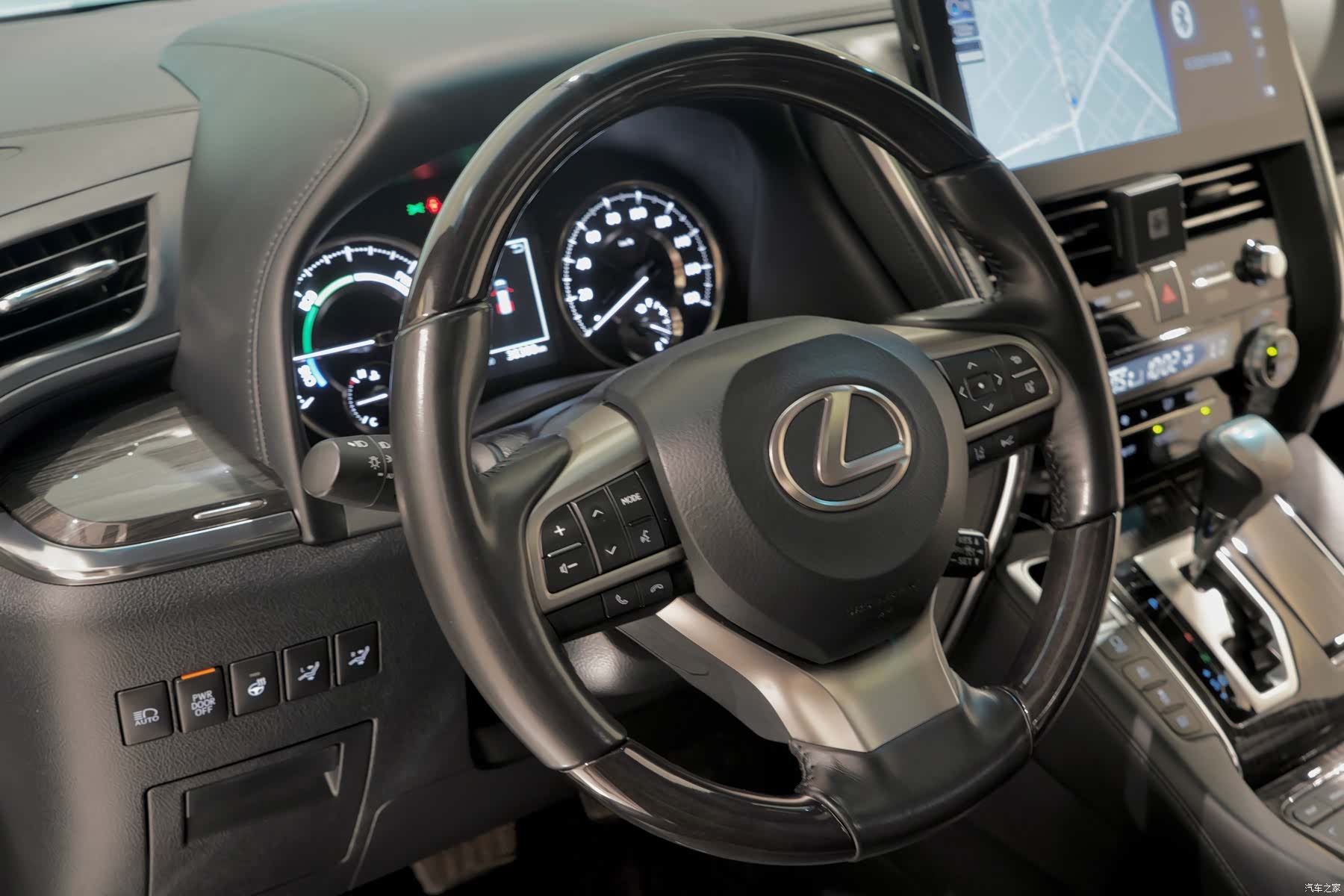 Lexus LM, 2020 3