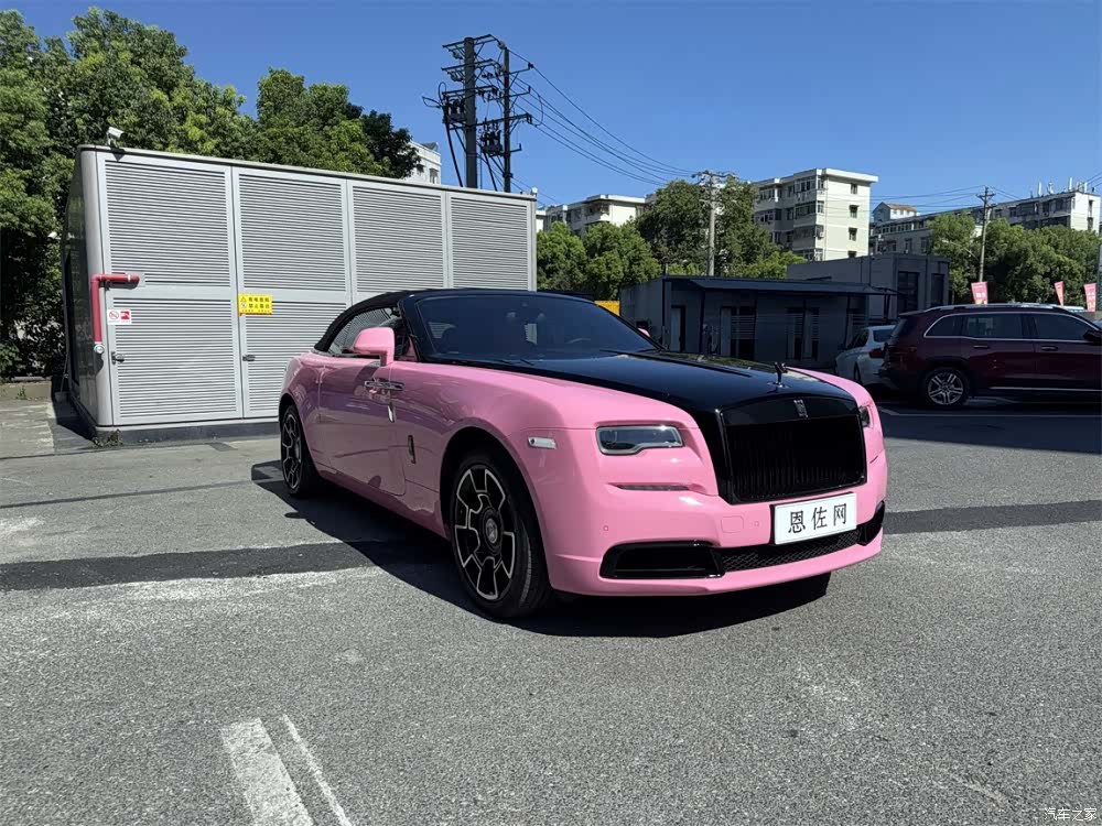 Rolls-Royce Black, 2023 3