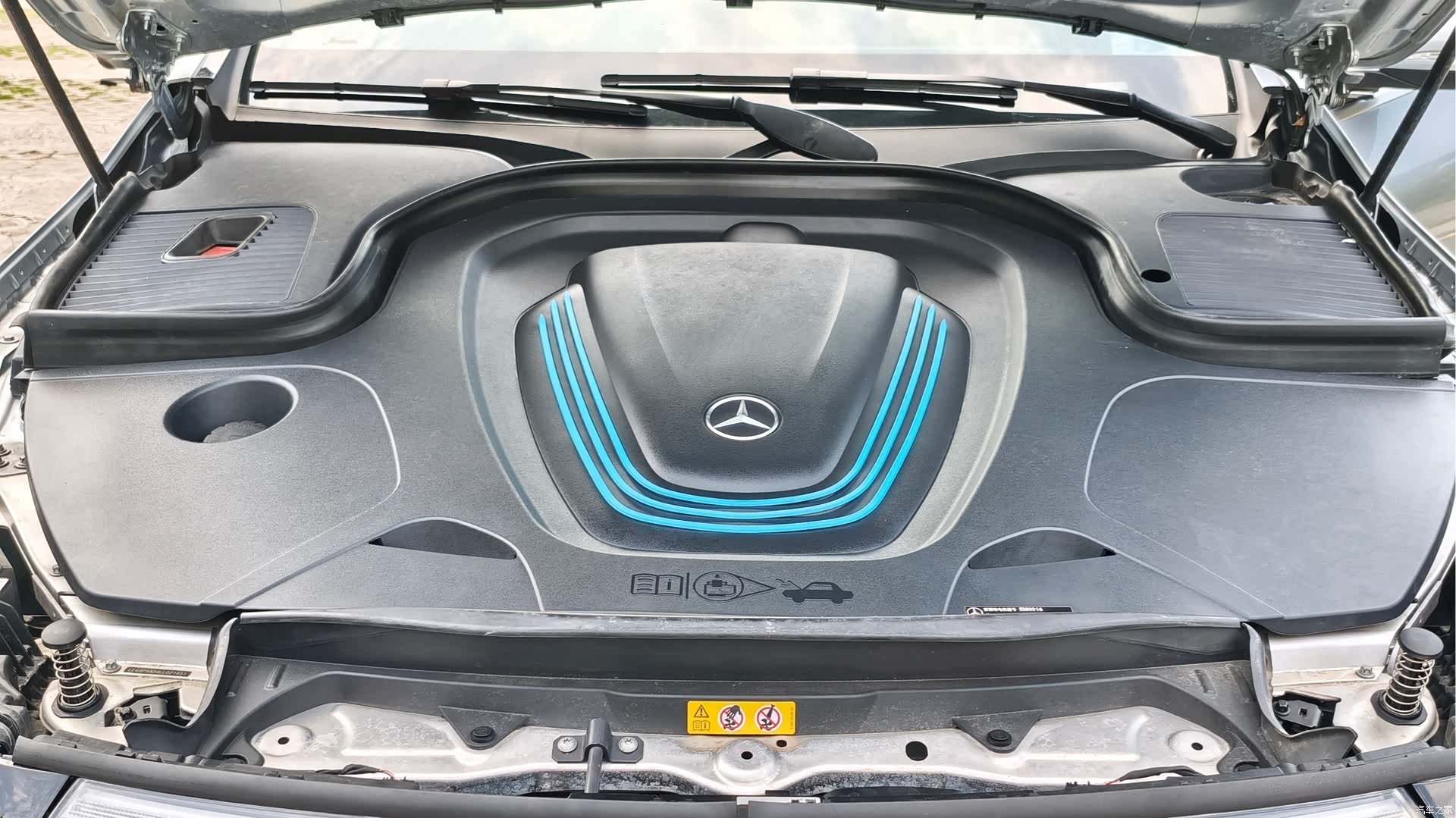 Mercedes-Benz EQC, 2020 12
