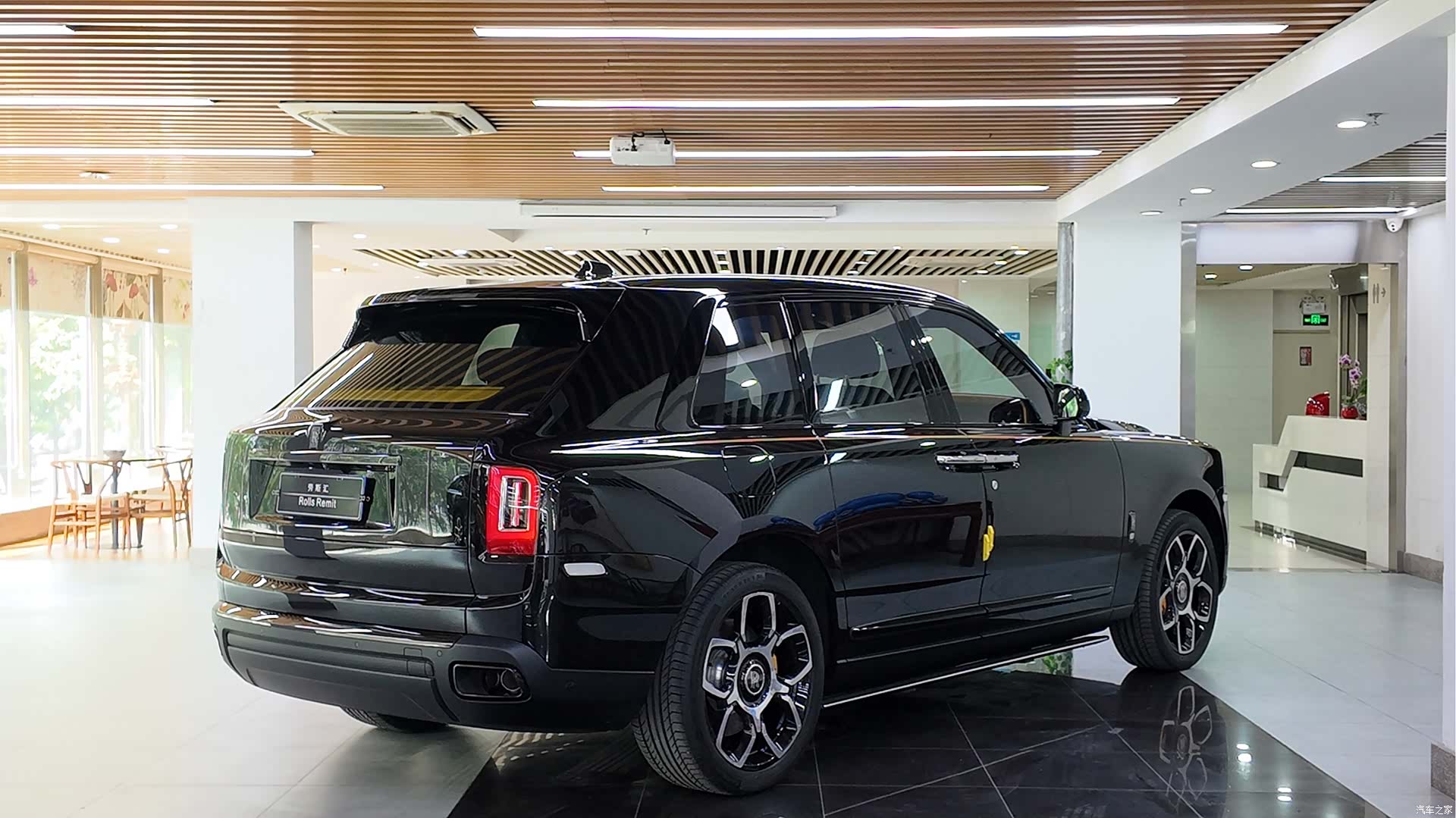 Rolls-Royce Cullinan, 2021 3