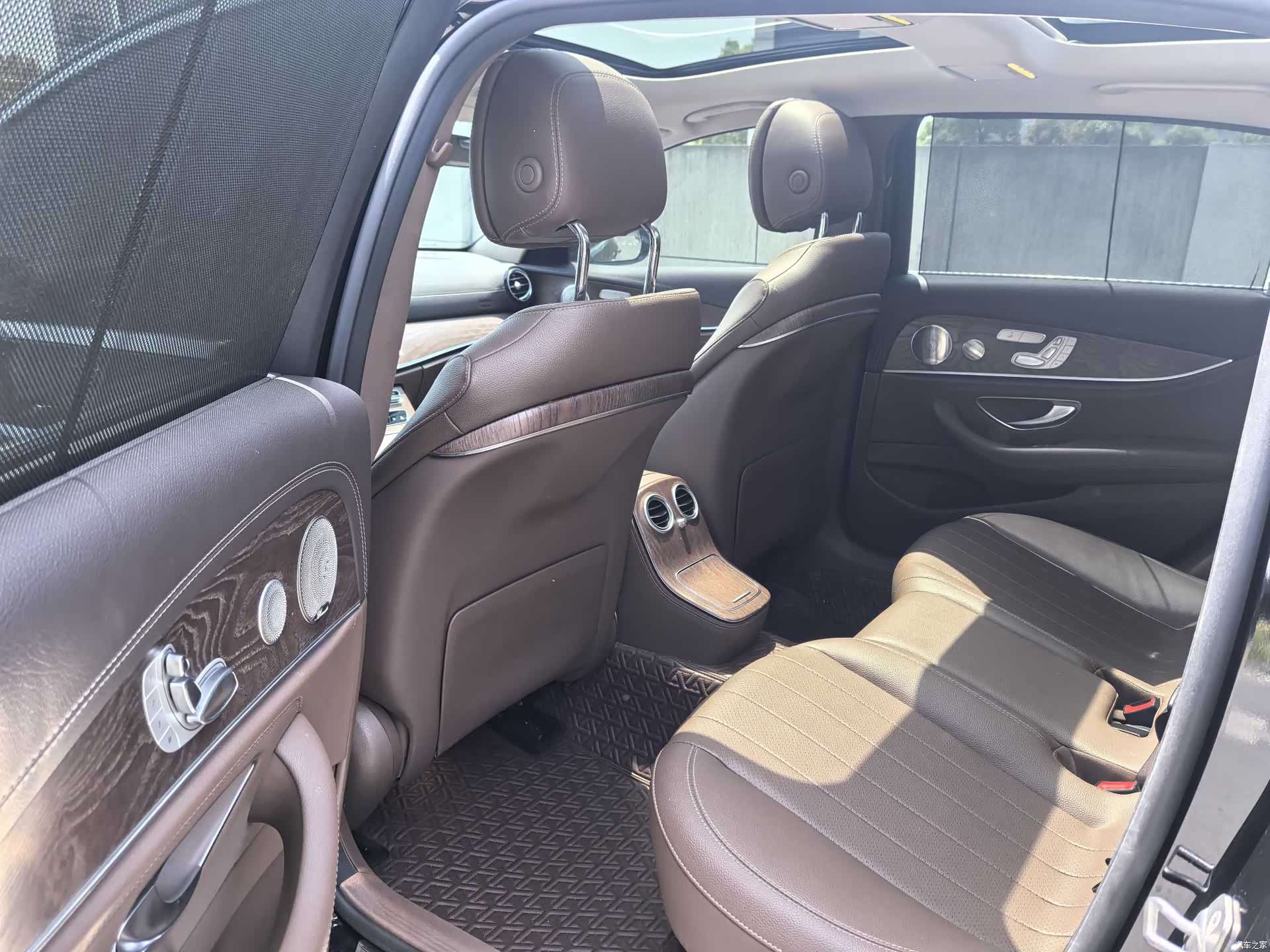 Mercedes-Benz E-Class, 2023 11