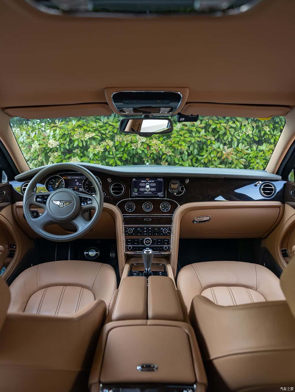 Bentley Mulsanne, 2015 11