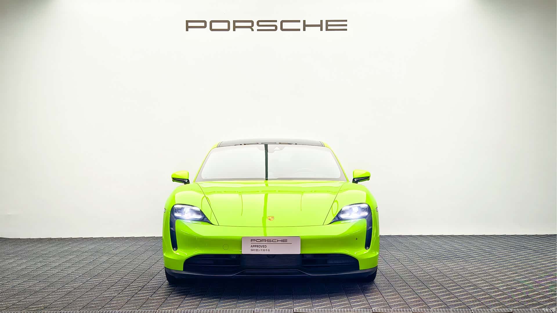 Porsche Taycan, 2022 2