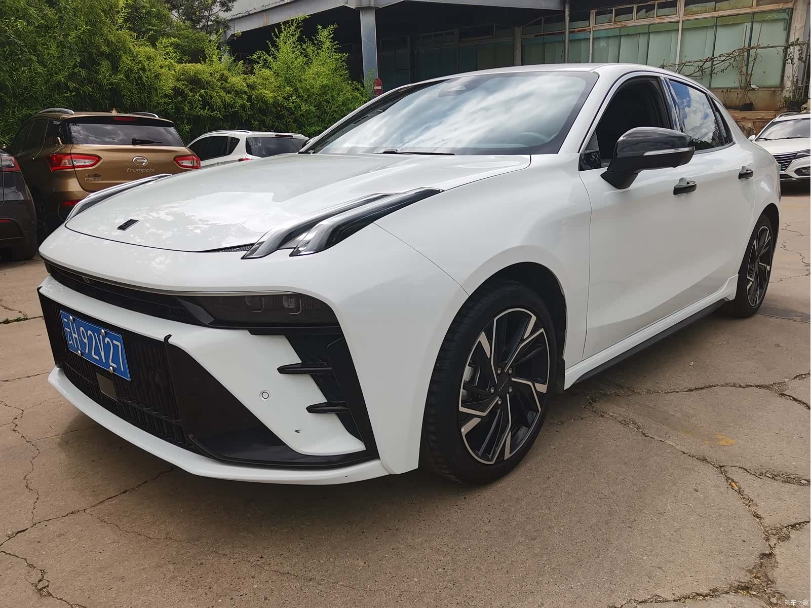 Lynk & Co 02