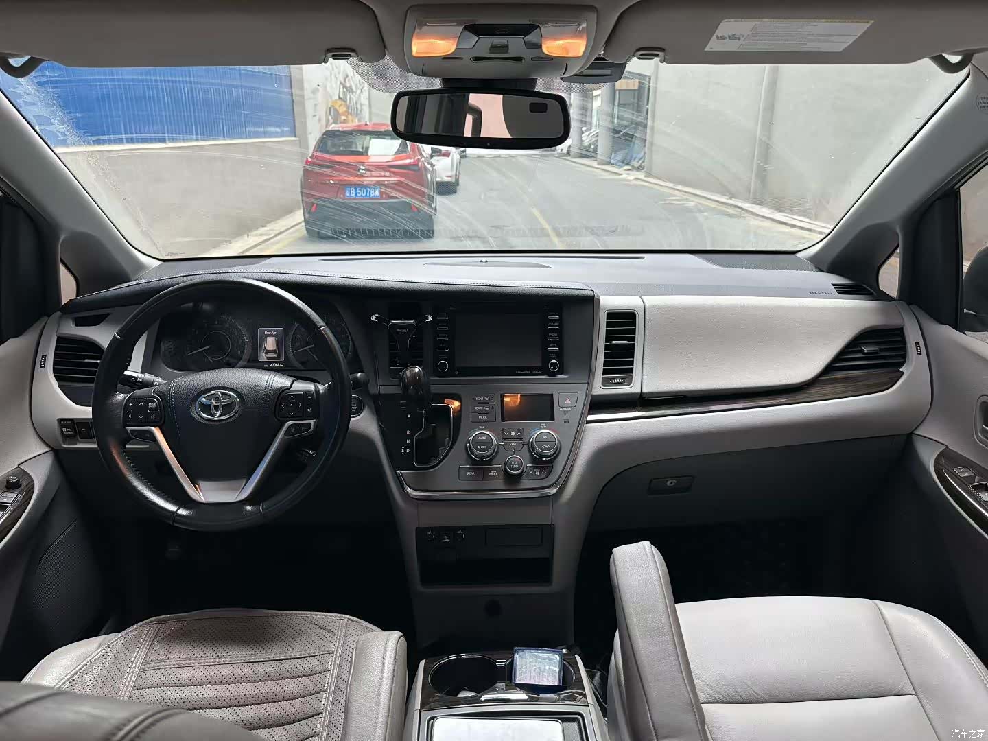 Toyota Sienna, 2019 9