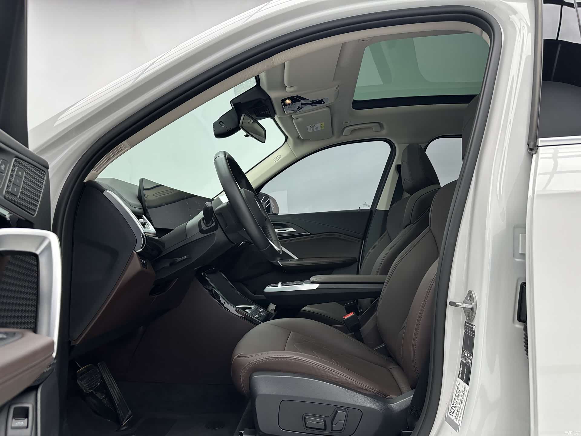 BMW X1, 2023 все фото