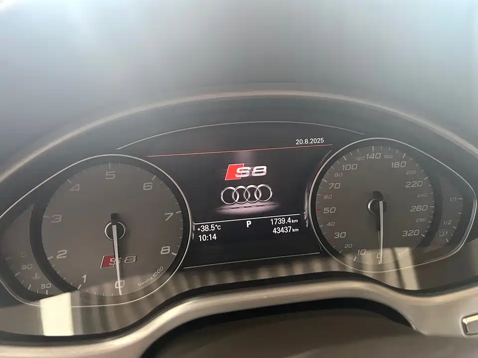 Audi S8