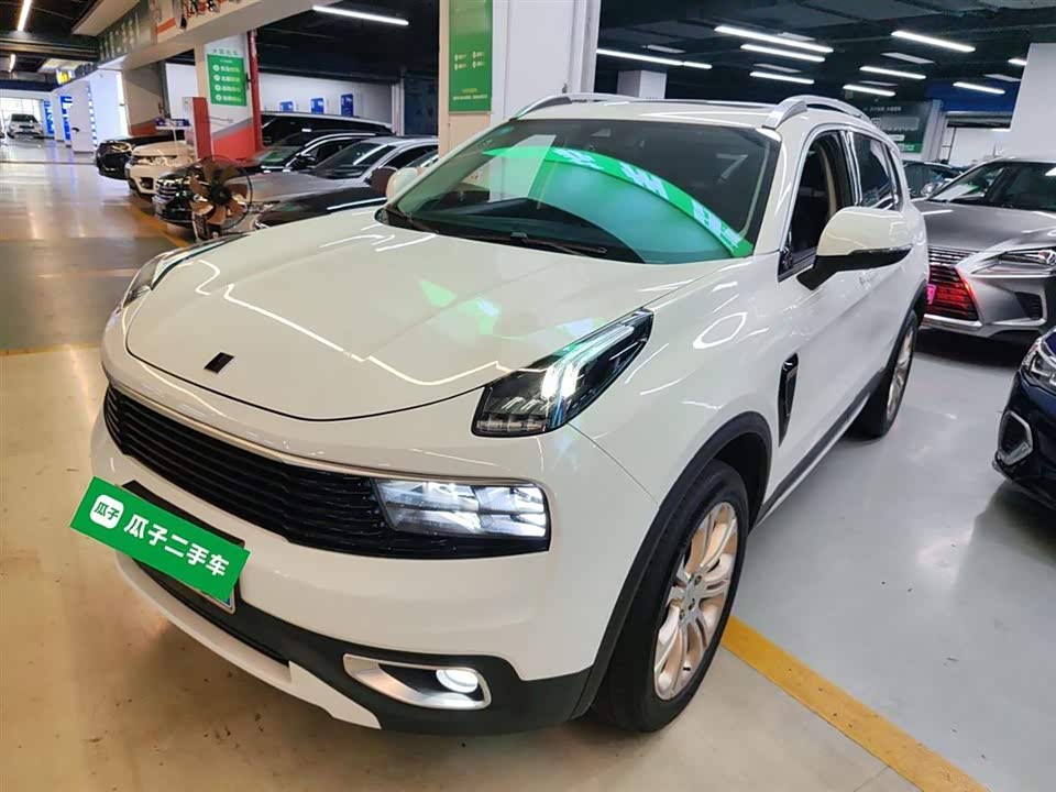 Lynk & Co 01