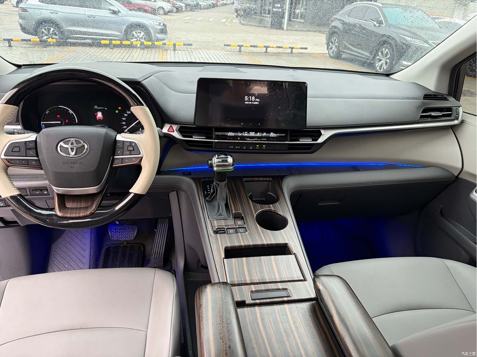 Toyota Granvia, 2024 16