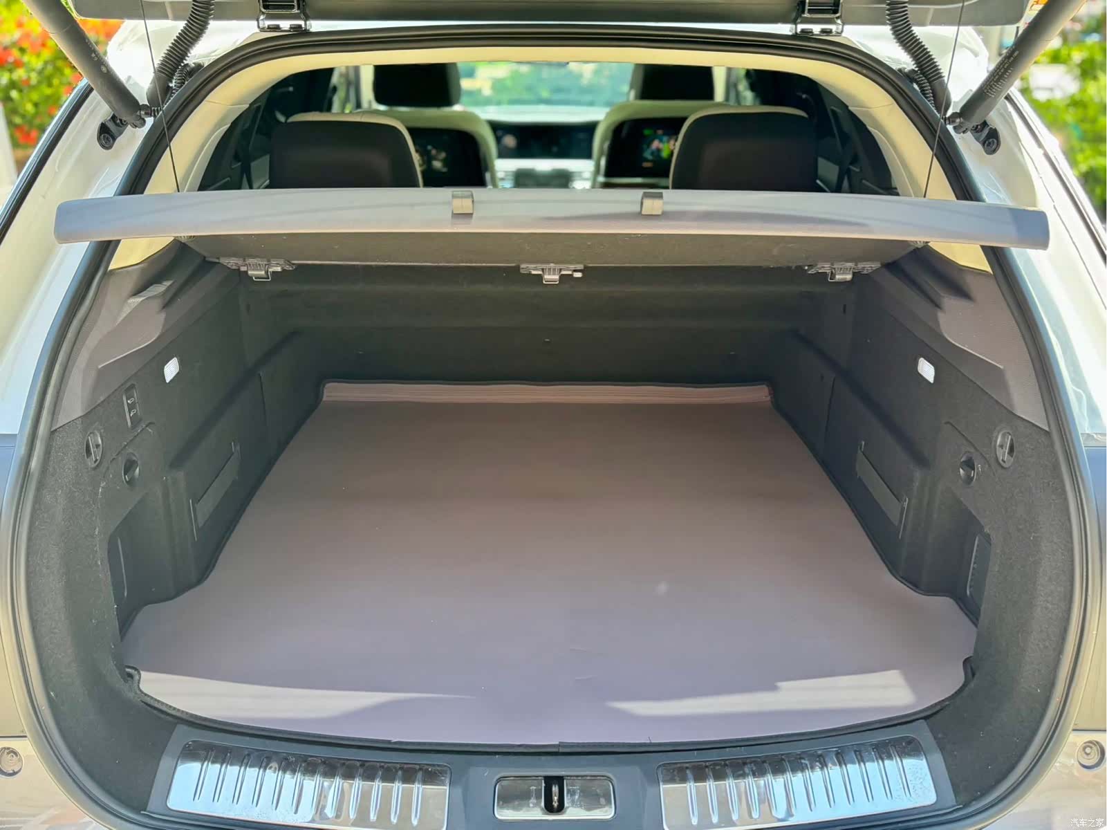 Hongqi E-HS9, 2021 23