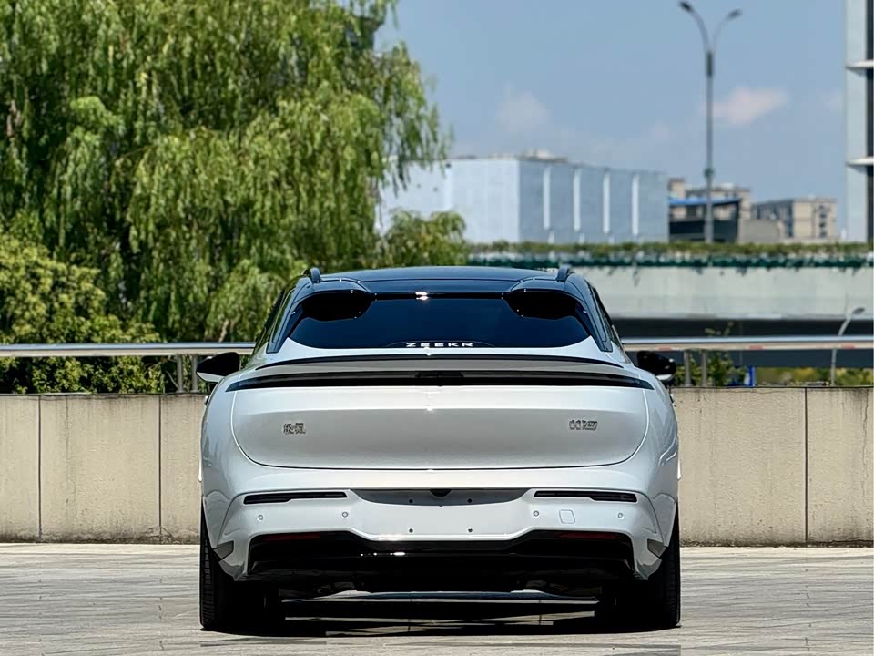 Zeekr 007GT
