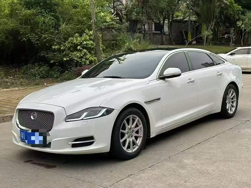 Jaguar XJ