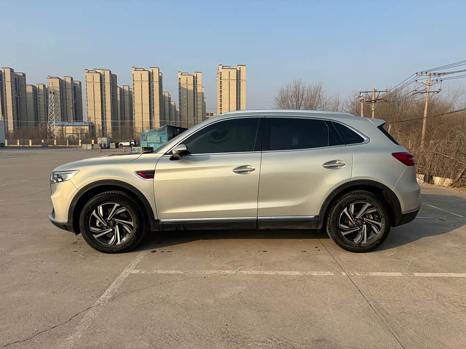 Hongqi HS5