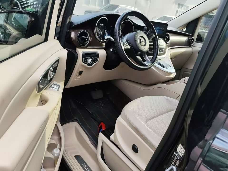 Mercedes-Benz V-class