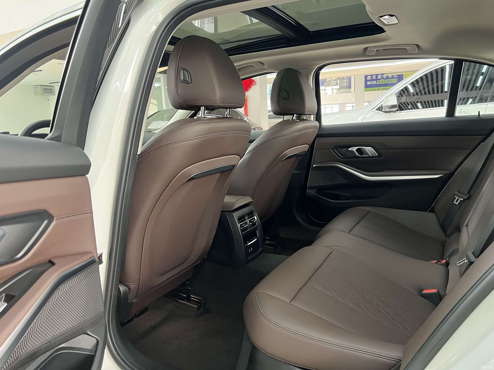 BMW 3 Series, 2024 12