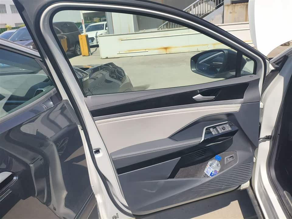 Volkswagen ID.6 CROZZ