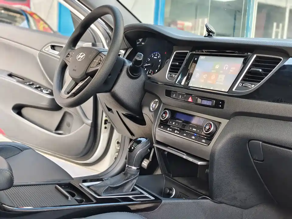 Hyundai Name picture