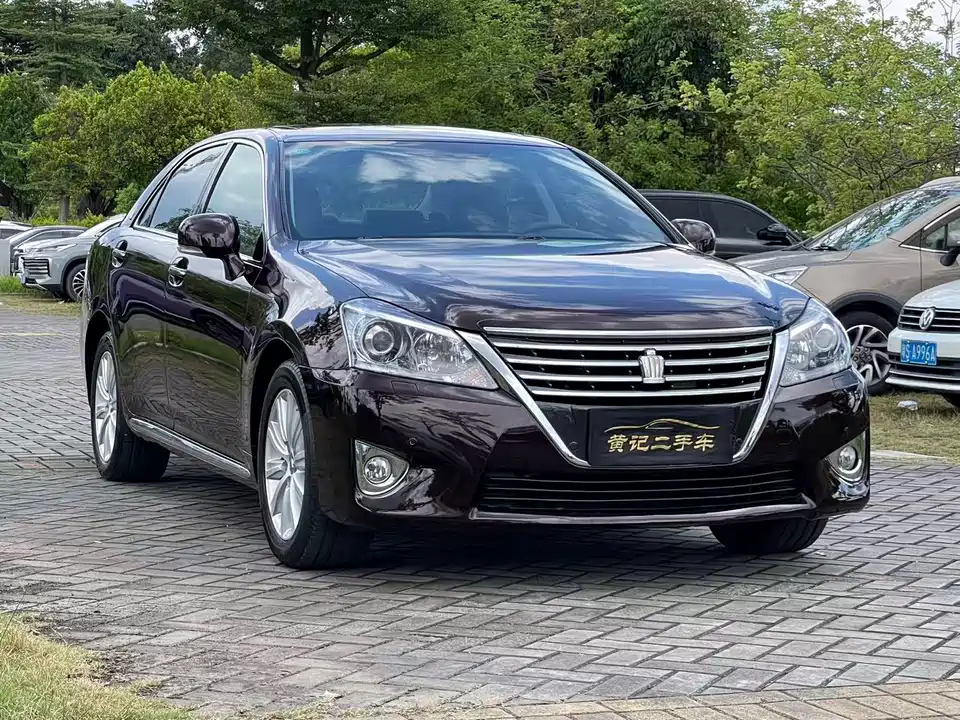 Toyota crown
