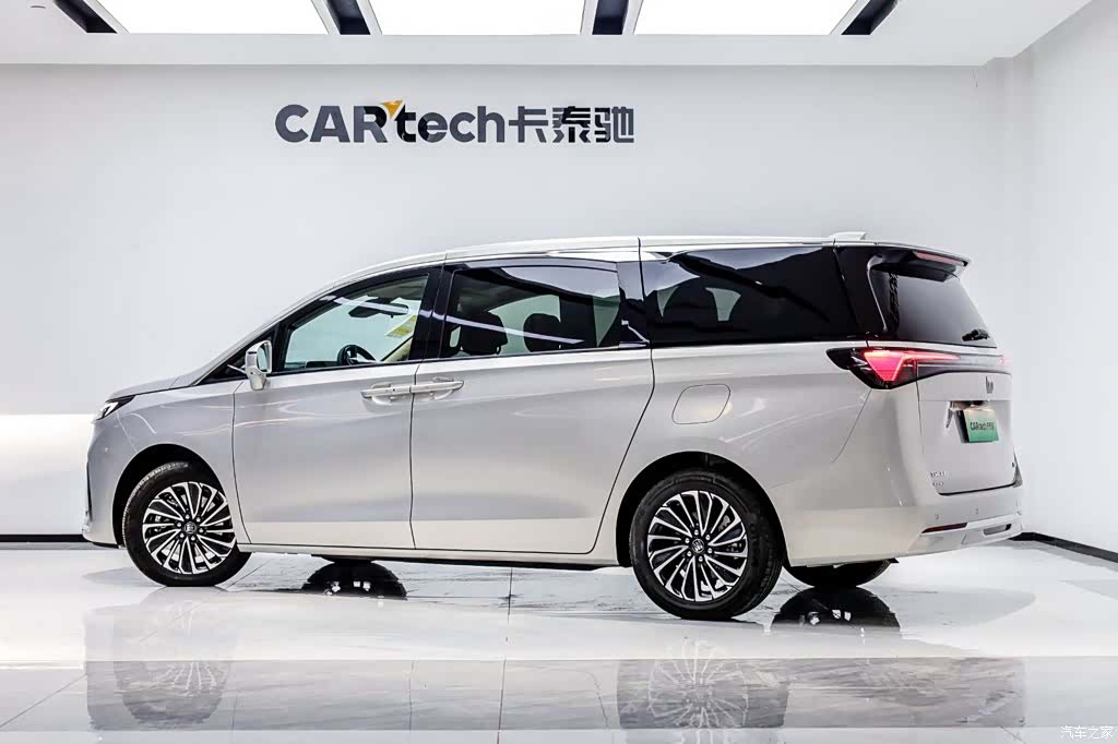 Buick GL8, 2025 4