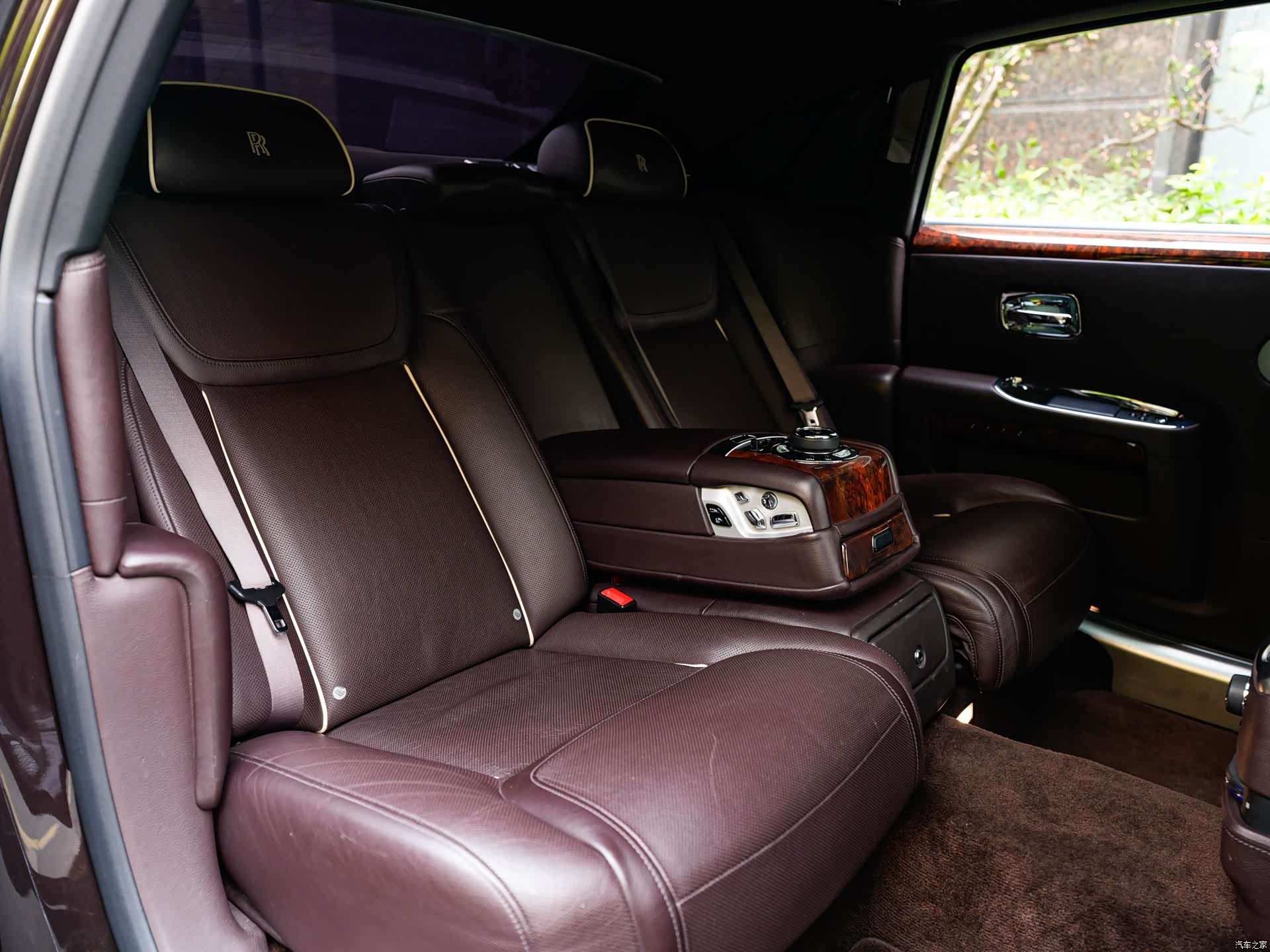 Rolls-Royce Ghost, 2016 все фото