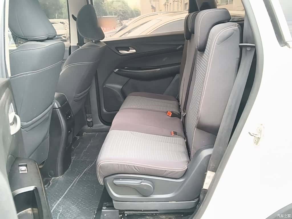 Wuling 730, 2020 13