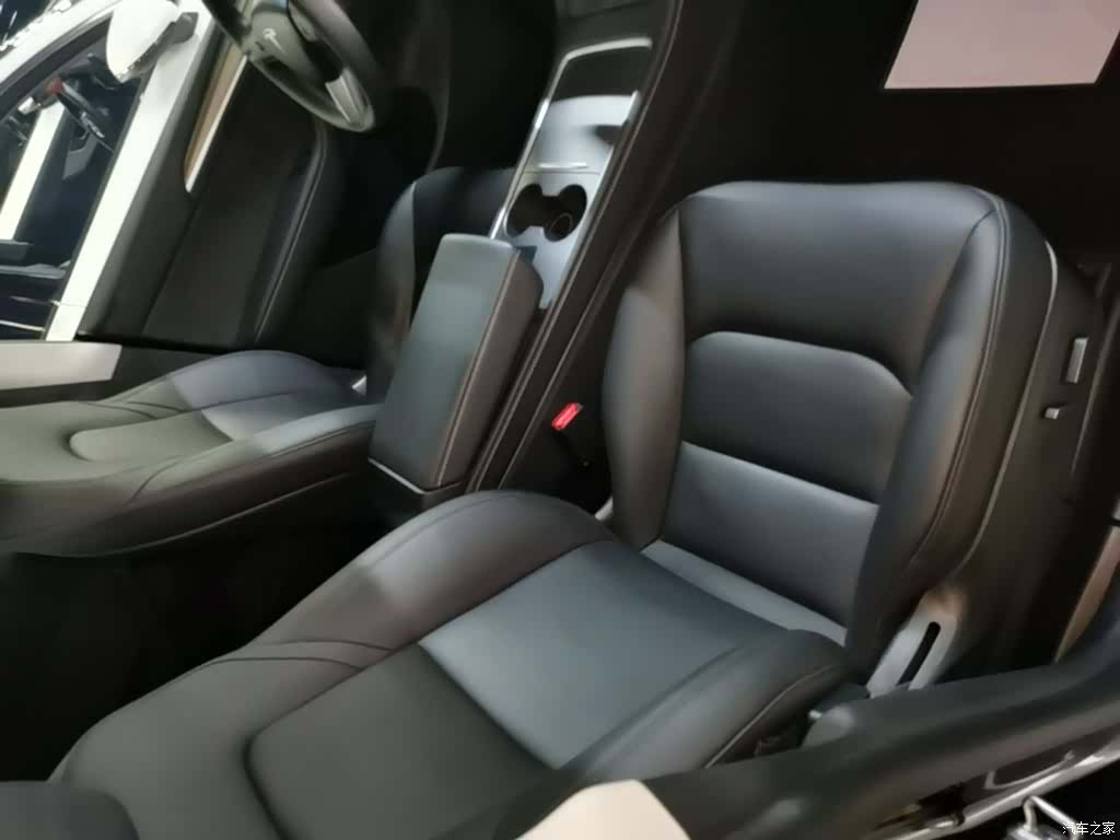 Tesla Model Y, 2021 25