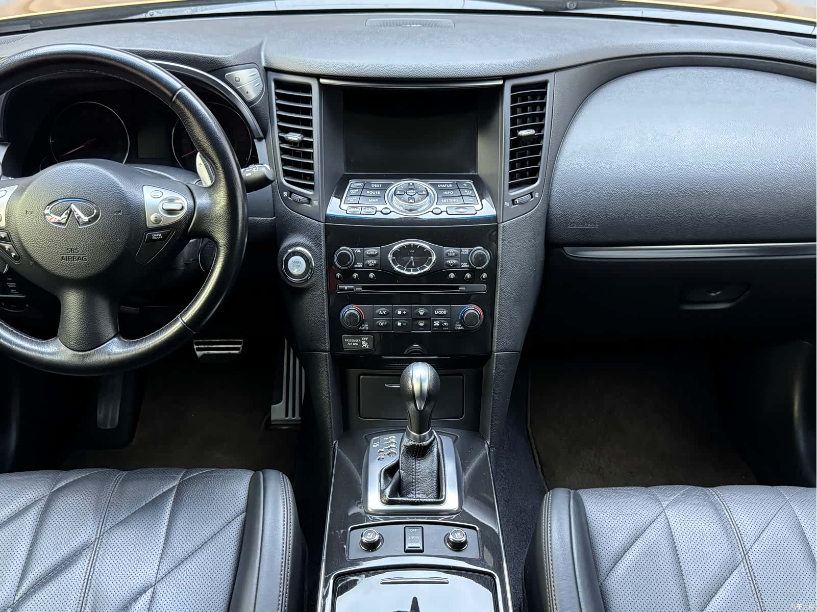 Infiniti FX35, 2011 10