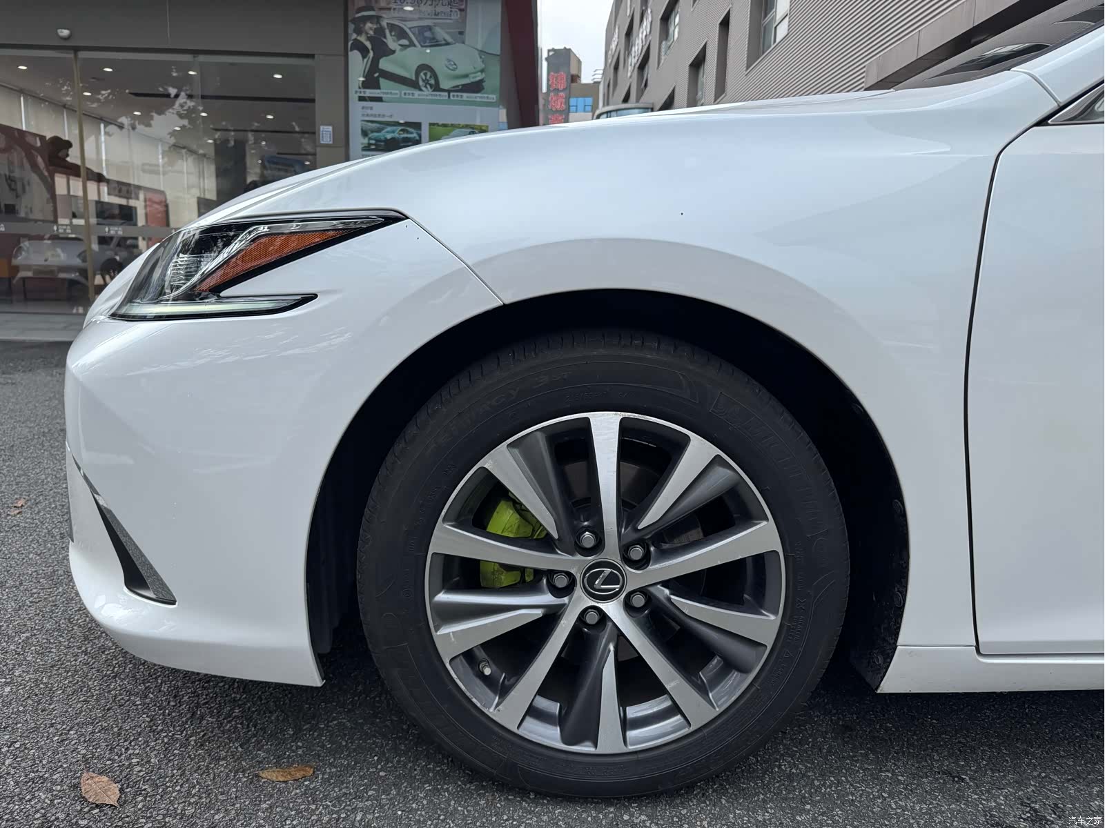 Lexus ES, 2019 14