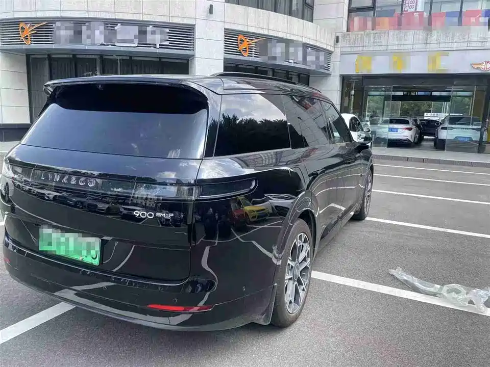 Lynk & Co 900
