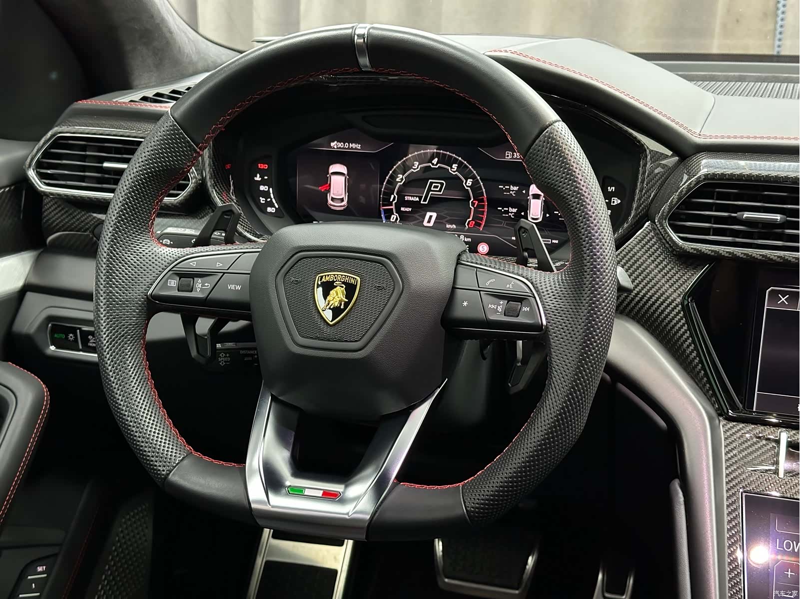 Lamborghini Urus, 2022 16