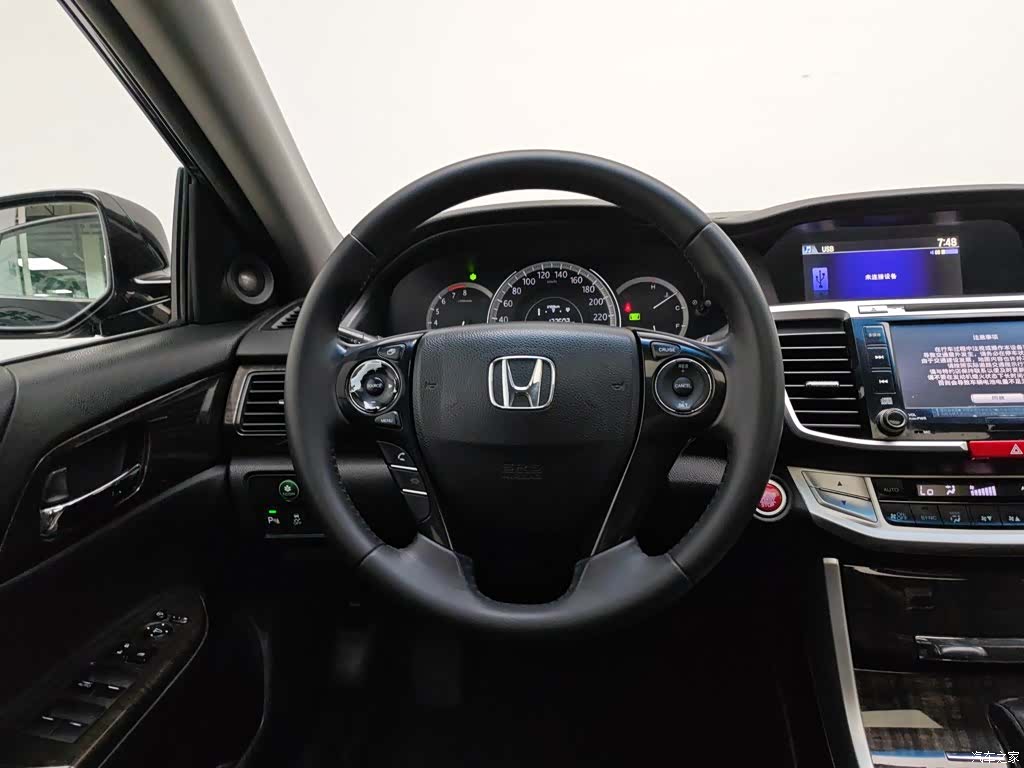 Honda Accord, 2014 11
